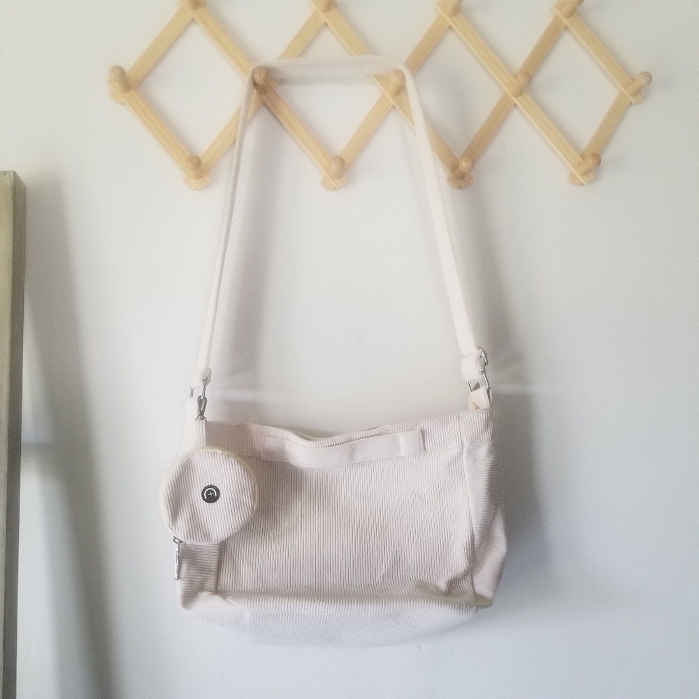 NWOT FASHION INSTINCT CREAMY WHITE CROSSBODY PURSE WITH CORD CASE - Picture 2 of 11